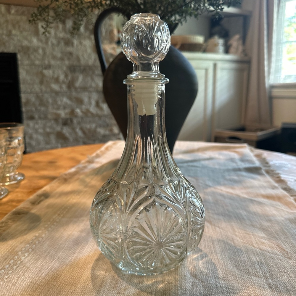 Elegant Clear Glass Decanter